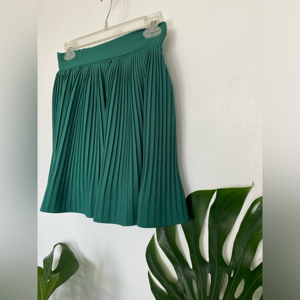 Quzu Green Pleated Women's Skort | small - Picture 2 of 8